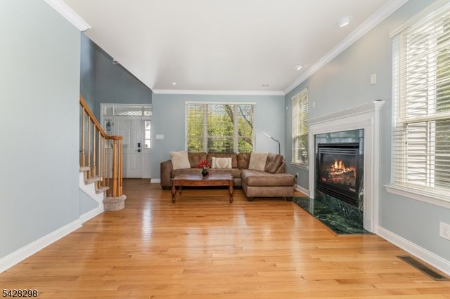 8 Miller Ln, Readington Twp., NJ 08889