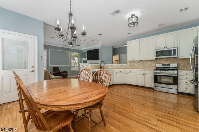8 Miller Ln, Readington Twp., NJ 08889