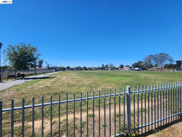 500 500 GERTRUDE AVE, Richmond, CA 94801