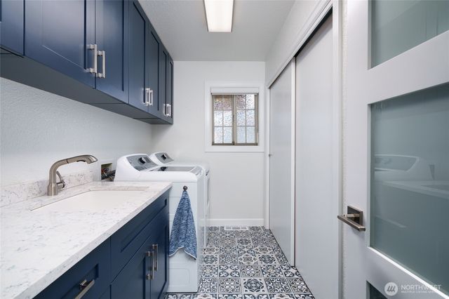 4211 Glasgow Way, Anacortes, WA 98221