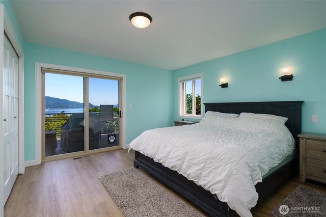 4211 Glasgow Way, Anacortes, WA 98221