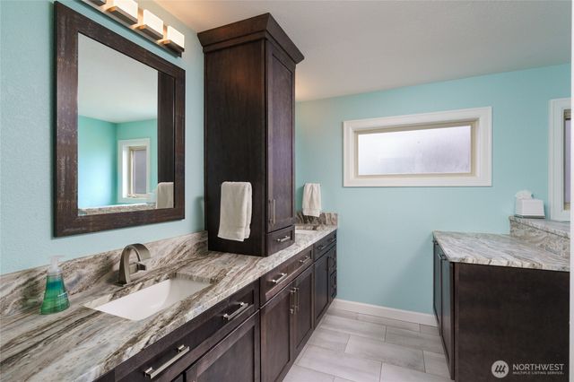 4211 Glasgow Way, Anacortes, WA 98221