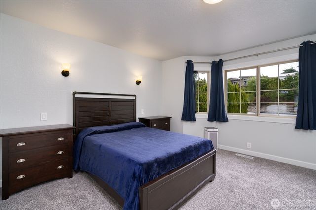 4211 Glasgow Way, Anacortes, WA 98221