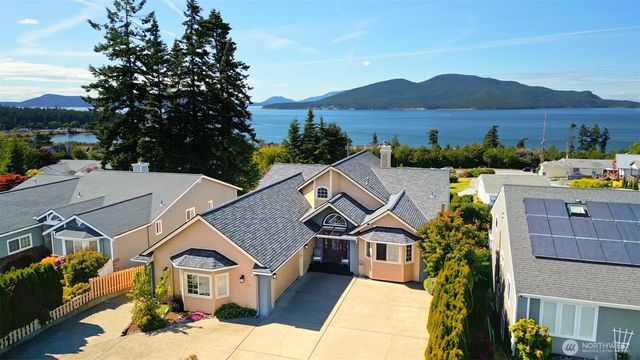 4211 Glasgow Way, Anacortes, WA 98221