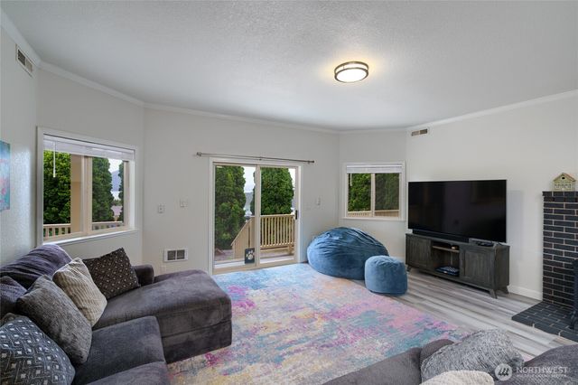 4211 Glasgow Way, Anacortes, WA 98221