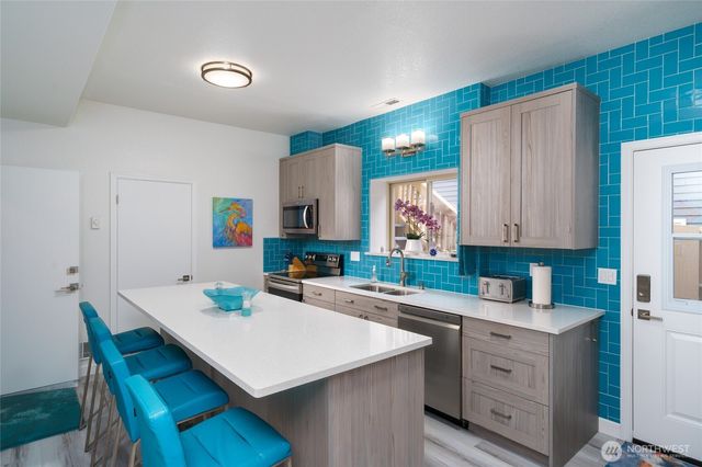 4211 Glasgow Way, Anacortes, WA 98221