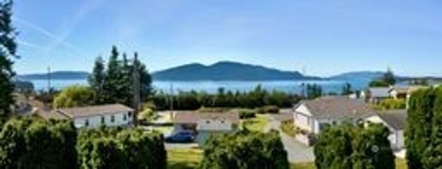 4211 Glasgow Way, Anacortes, WA 98221