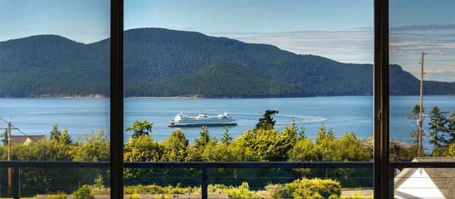 4211 Glasgow Way, Anacortes, WA 98221