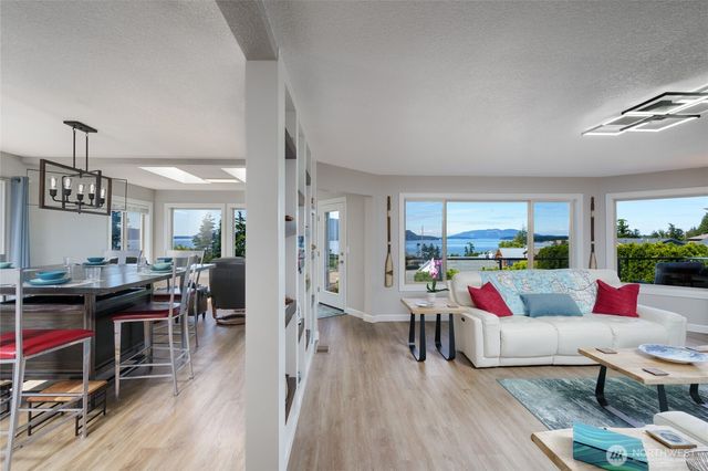 4211 Glasgow Way, Anacortes, WA 98221