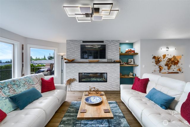 4211 Glasgow Way, Anacortes, WA 98221