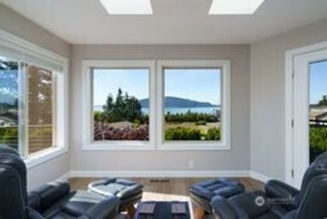 4211 Glasgow Way, Anacortes, WA 98221