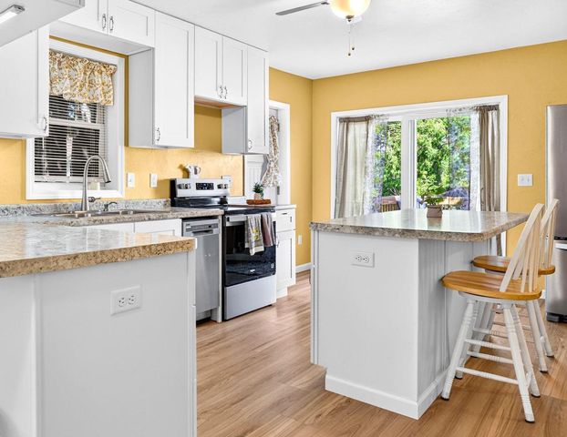 831 S BAIRD STREET, Green Bay, WI 54301