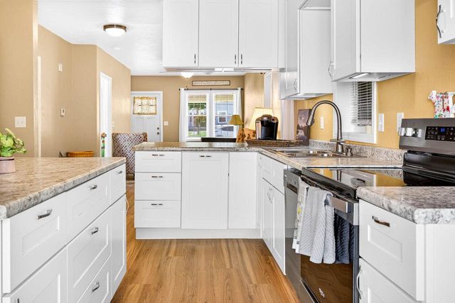 831 S BAIRD STREET, Green Bay, WI 54301