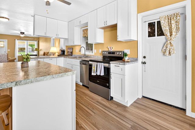 831 S BAIRD STREET, Green Bay, WI 54301