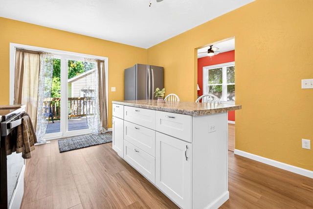 831 S BAIRD STREET, Green Bay, WI 54301