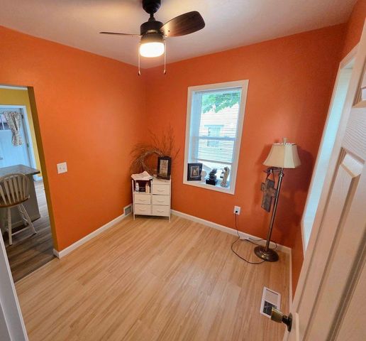 831 S BAIRD STREET, Green Bay, WI 54301