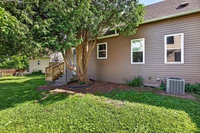 831 S BAIRD STREET, Green Bay, WI 54301