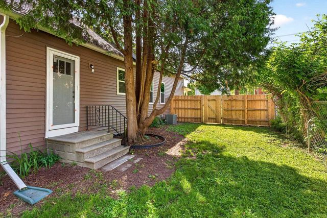 831 S BAIRD STREET, Green Bay, WI 54301