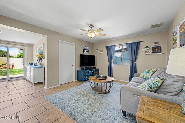 11822 N 38TH Place, Phoenix, AZ 85028