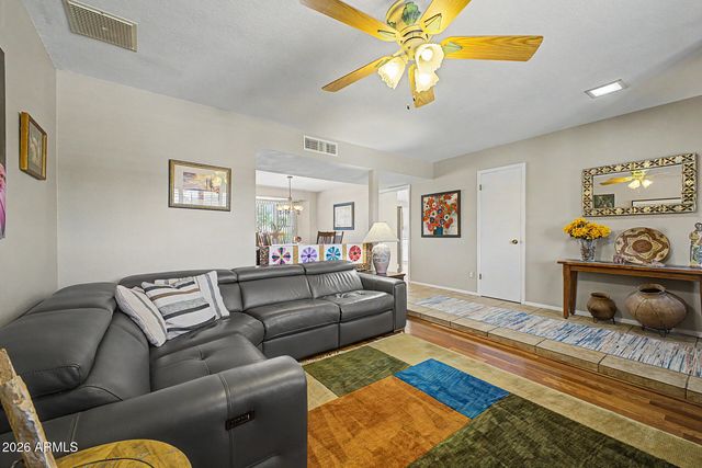 11822 N 38TH Place, Phoenix, AZ 85028