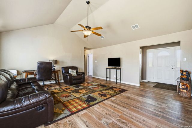 1163 County Road 323, Jourdanton, TX 78026