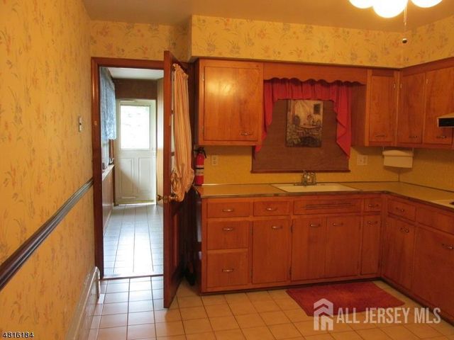 1818 W 4th W Street, Dunellen, NJ 08812