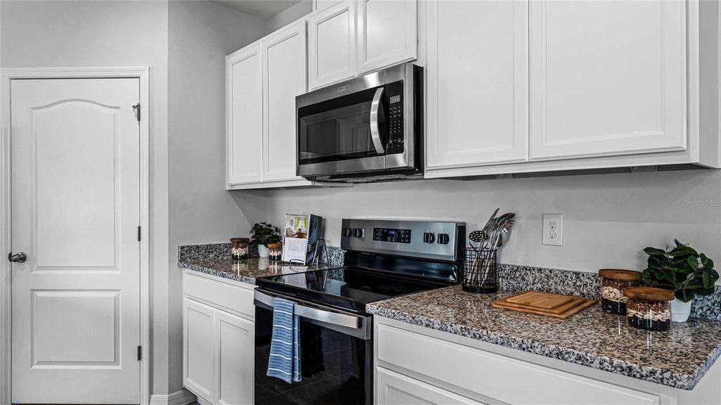 Image 9 of property listing at 35485 KINSEY POINT, Zephyrhills, FL 33541