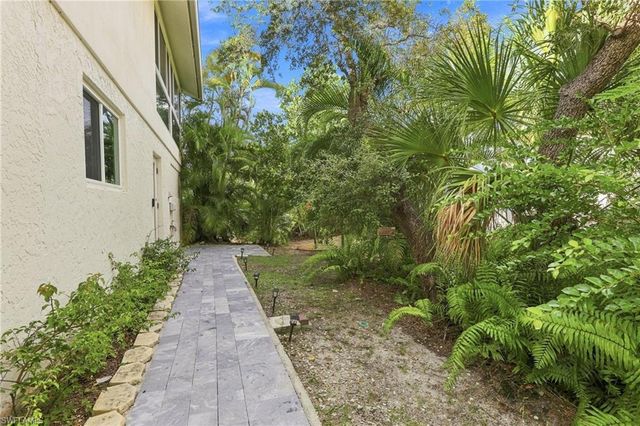 1117 Shady Rest LN, Naples, FL 34103