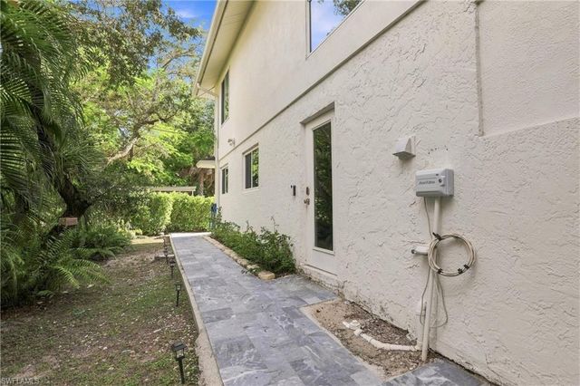 1117 Shady Rest LN, Naples, FL 34103