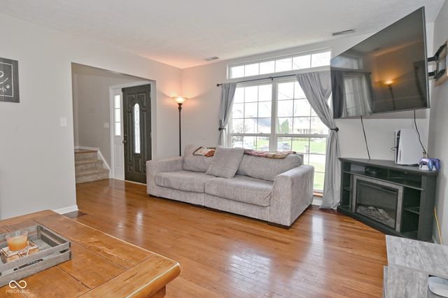 4763 Oakleigh Court, Greenwood, IN 46143