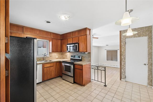 900 11th Avenue, Grinnell, IA 50112