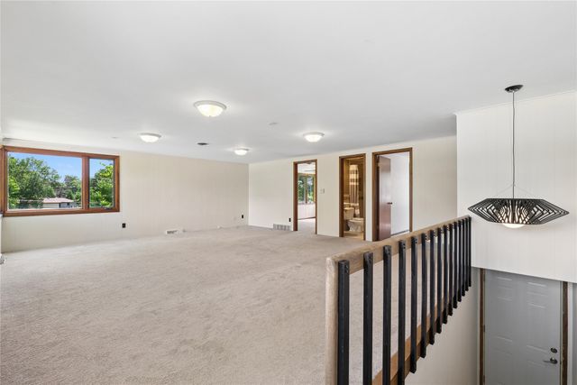 900 11th Avenue, Grinnell, IA 50112