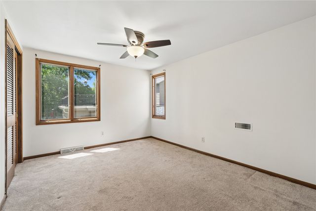 900 11th Avenue, Grinnell, IA 50112