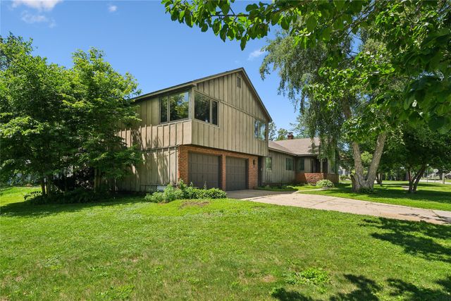 900 11th Avenue, Grinnell, IA 50112