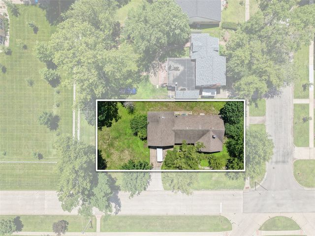 900 11th Avenue, Grinnell, IA 50112