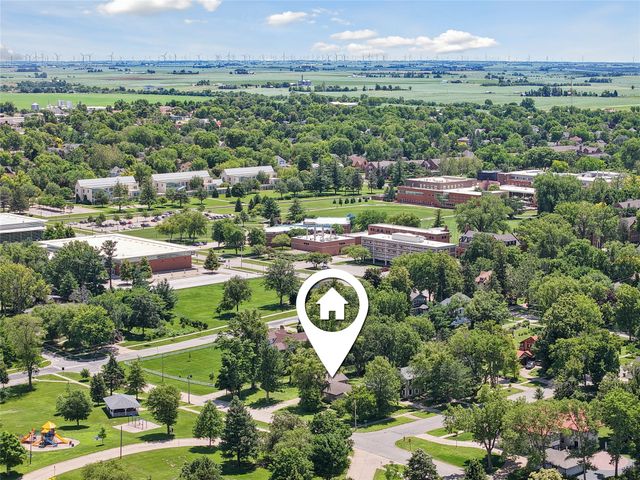 900 11th Avenue, Grinnell, IA 50112