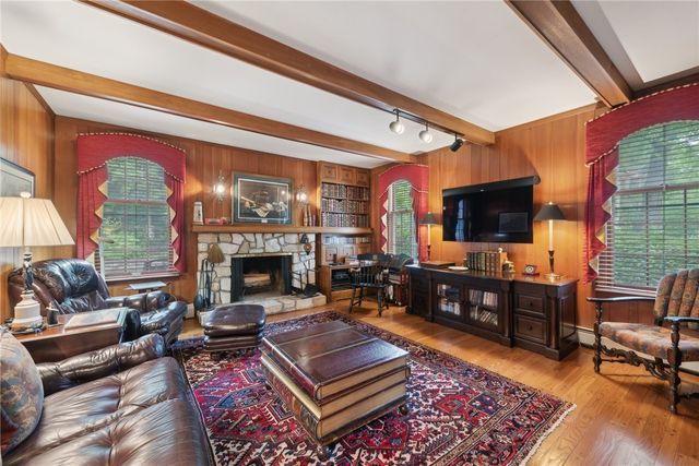 308 Rosslyn Road, Rosslyn Farms, PA 15106