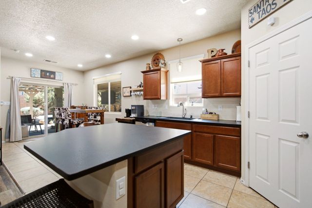 256 Landing Trail NE, Rio Rancho, NM 87124