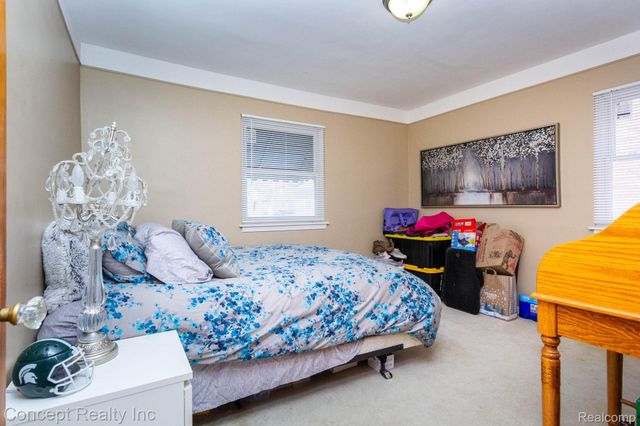 9717 Ruth Avenue, Allen Park, MI 48101