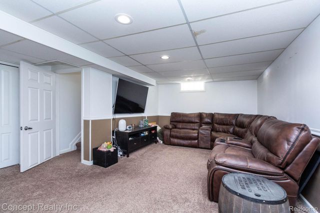 9717 Ruth Avenue, Allen Park, MI 48101