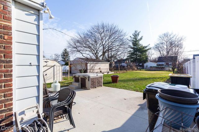 9717 Ruth Avenue, Allen Park, MI 48101