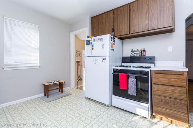 9717 Ruth Avenue, Allen Park, MI 48101