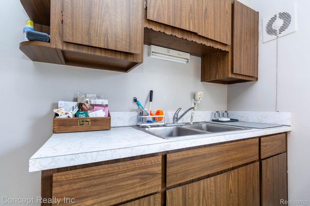 9717 Ruth Avenue, Allen Park, MI 48101