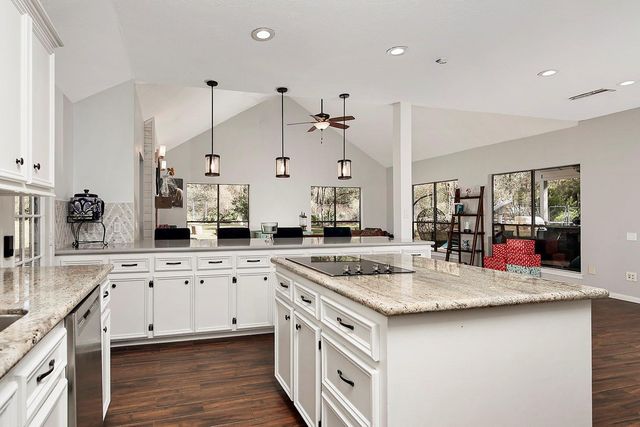 44 Lake Forest Circle, Conroe, TX 77384