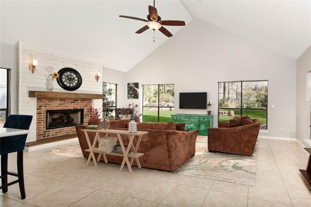 44 Lake Forest Circle, Conroe, TX 77384