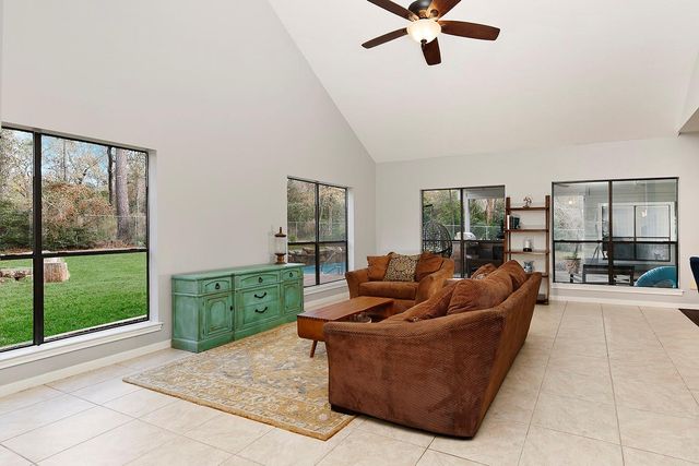 44 Lake Forest Circle, Conroe, TX 77384