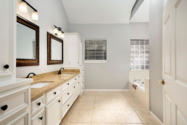 44 Lake Forest Circle, Conroe, TX 77384