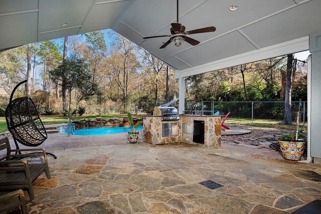 44 Lake Forest Circle, Conroe, TX 77384