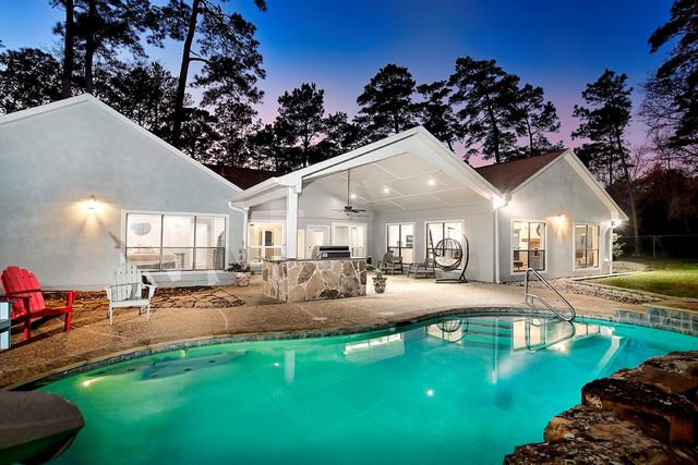 44 Lake Forest Circle, Conroe, TX 77384