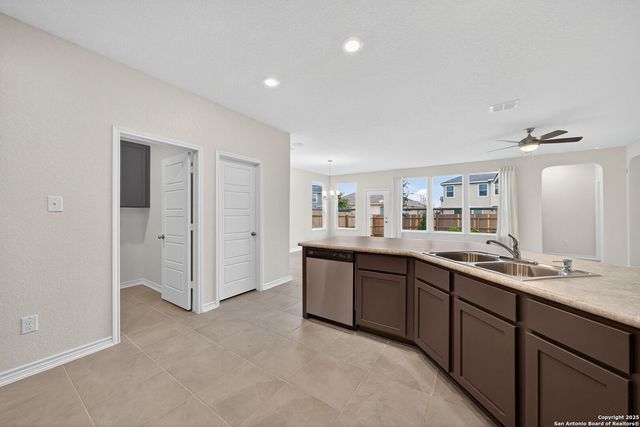 8014 Kingfisher Lndg, San Antonio, TX 78253